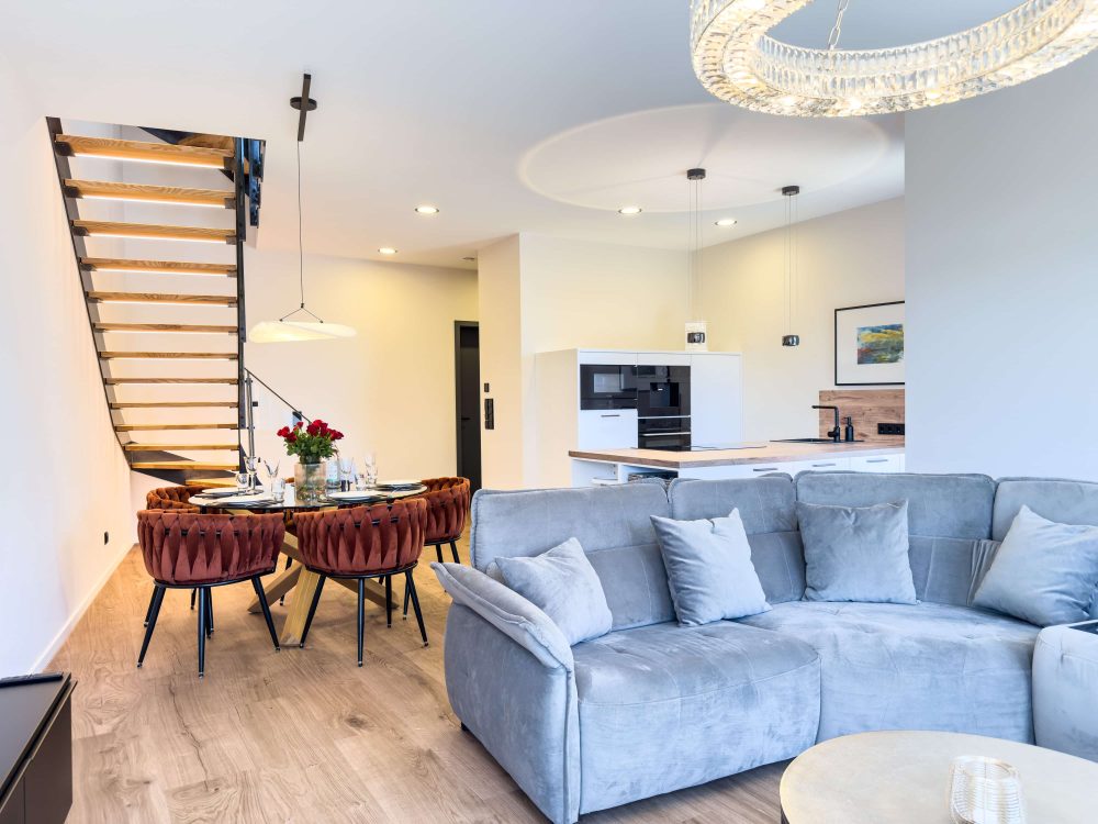 Offener Wohn- und Essbereich im ELBE.6 Apartment II in Wittenberge