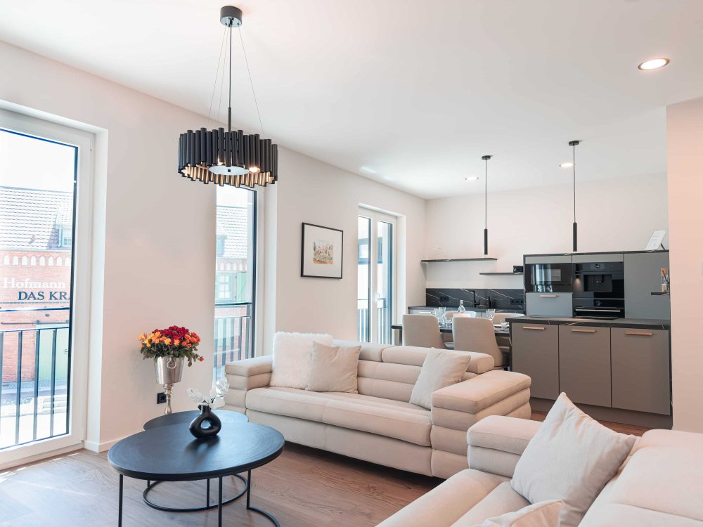 Offener Wohn- und Essbereich im ELBE.6 Apartment III in Wittenberge